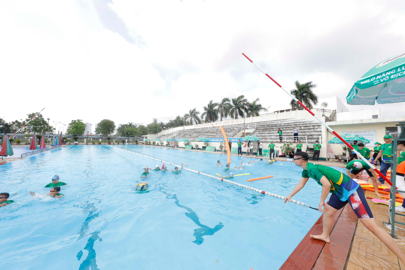 Môn bơi góp phần giúp trẻ rèn luyện ý chí bền bỉ và tính kiên trì khi theo đuổi đam mê Môn bơi góp phần giúp trẻ rèn luyện ý chí bền bỉ và tính kiên trì khi theo đuổi đam mê