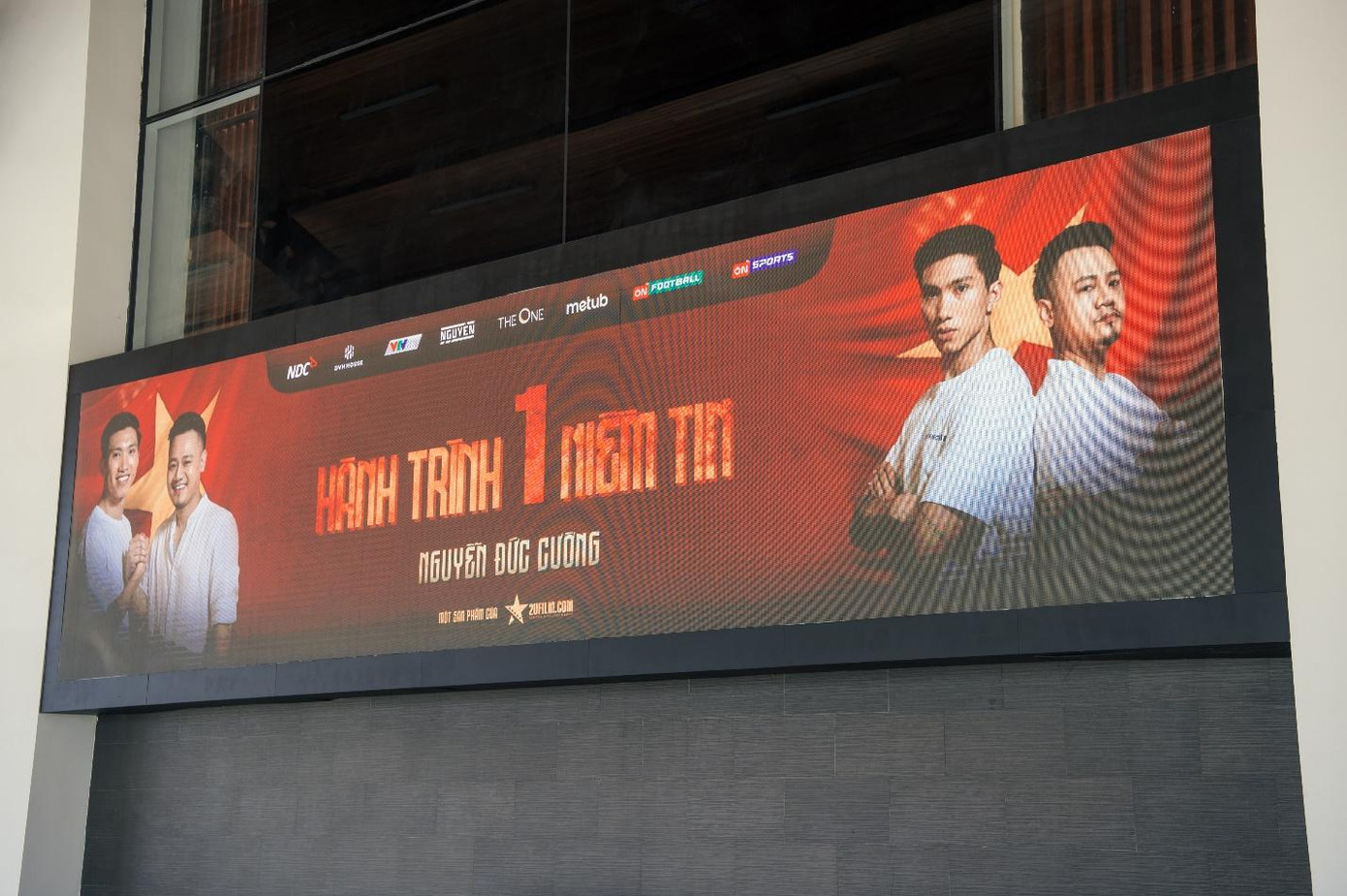 Nhạc sĩ Nguyễn Đức Cường vừa tổ chức buổi ra mắt MV cổ động SEA Games 31 “Hành trình 1 niềm tin” tại tòa nhà The One, số 2 Chương Dương Độ, Hoàn Kiếm, Hà Nội. Nhạc sĩ Nguyễn Đức Cường vừa tổ chức buổi ra mắt MV cổ động SEA Games 31 “Hành trình 1 niềm tin” tại tòa nhà The One, số 2 Chương Dương Độ, Hoàn Kiếm, Hà Nội.