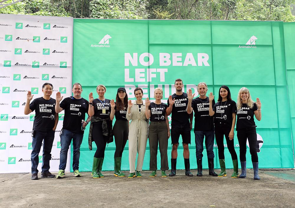 Ngày 25/5, Tổ chức Động vật châu Á cùng các khách mời là các ngôi sao nổi tiếng: Diễn viên người Mỹ Tara Buck, nữ diễn viên, nhạc sĩ, nhà từ thiện, nhà sản xuất và cựu người mẫu thời trang người Mỹ Torrey Devitto, nữ diễn viên truyền hình Mỹ Marina Squerciati, ngôi sao truyền hình Úc Josh Packham, và nữ diễn viên, người mẫu Tăng Thanh Hà khởi động chiến dịch NoBearLeftBehind.