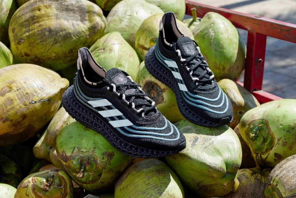 Điểm nhấn phần thân trên của 4DFWD x Parley có những đường cong như làn sóng đại dương Điểm nhấn phần thân trên của 4DFWD x Parley có những đường cong như làn sóng đại dương