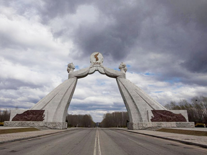 Một cổng chào trên xa lộ