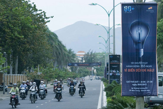 Thanh Niên tỉnh Khánh Hòa đạp xe kêu gọi bảo vệ môi trường Người nước ngoài tại Nha Trang Sinh viên Nha Trang dọn rác kêu gọi giữ gìn môi trường Đường phố Nha Trang trước giờ G Đèn năng lượng mặt trời - tiết kiệm nhiên liệu