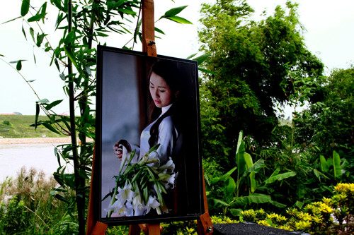 Trong không gian ngoài trời, chương trình đã trưng bày nhiều tác phẩm của các hội viên CLB Tia Chớp 