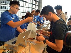 Apple bán iPhone 5 tại thị trường Trung Quốc. Ảnh minh họa: TTXVN. Apple bán iPhone 5 tại thị trường Trung Quốc. Ảnh minh họa: TTXVN