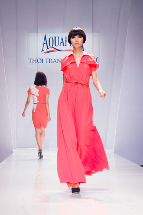 Cô gái siêu gày của VN's Next Top Model 2011 - Thùy Dương ngày càng ấn tượng trên sàn catwalk. Cô gái siêu gày của VN's Next Top Model 2011 - Thùy Dương ngày càng ấn tượng trên sàn catwalk