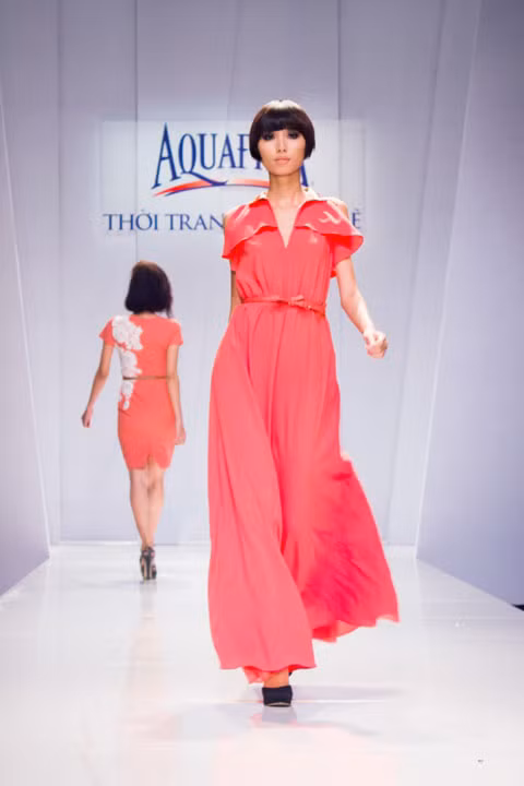 Cô gái siêu gày của VN's Next Top Model 2011 - Thùy Dương ngày càng ấn tượng trên sàn catwalk