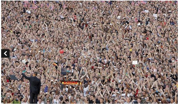 Ngày 24 tháng 7 năm 2008: Ứng viên tổng thống Mỹ, ông Obama đứng trước đám đông tại thủ đô Berline, Đức nhân chuyến thăm nước này