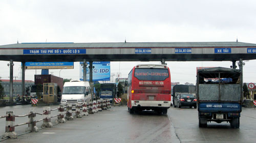 Theo Tổng cục Đường bộ, nếu đề án trên được thông qua, các trạm thu phí đường bộ sẽ được sắp xếp lại. Trong ảnh: trạm thu phí số 1, quốc lộ 5. Ảnh: T.P. (Tuổi Trẻ). Theo Tổng cục Đường bộ, nếu đề án trên được thông qua, các trạm thu phí đường bộ sẽ được sắp xếp lại. Trong ảnh: trạm thu phí số 1, quốc lộ 5. Ảnh: T.P. (Tuổi Trẻ)