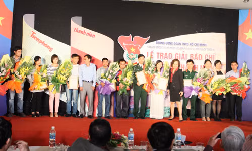 Và 15 tác phẩm đạt giải khuyến khích