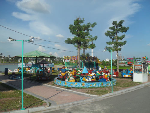 Khu vui chơi hầu như không có khách 
