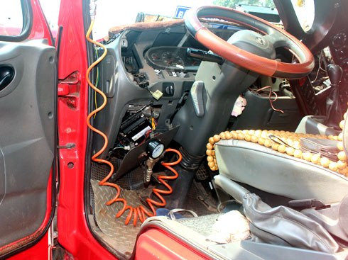 Thiết bị giám sát hành trình trên xe tải có gắn sim 3G truyền dữ liệu trực tiếp về hệ thống máy chủ. Ảnh minh họa. Thiết bị giám sát hành trình trên xe tải có gắn sim 3G truyền dữ liệu trực tiếp về hệ thống máy chủ. Ảnh minh họa