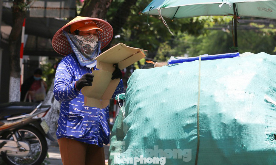 Theo quy định mới, người lao động ở khu vực thành thị thu nhập bình quân đầu người/tháng dưới 3 triệu đồng là người có mức thu nhập thấp. Ảnh: Giang Thanh. Theo quy định mới, người lao động ở khu vực thành thị thu nhập bình quân đầu người/tháng dưới 3 triệu đồng là người có mức thu nhập thấp. Ảnh: Giang Thanh.