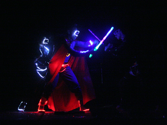 Cuộc giao đấu của siêu nhân với người máy