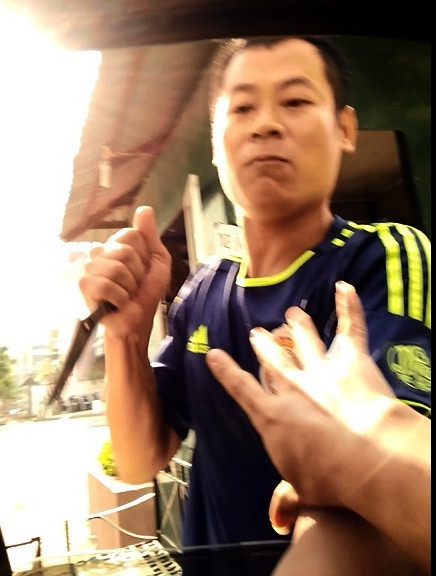 Công an vào cuộc vụ côn đồ dùng dao đoạt tiền tài xế ảnh 1