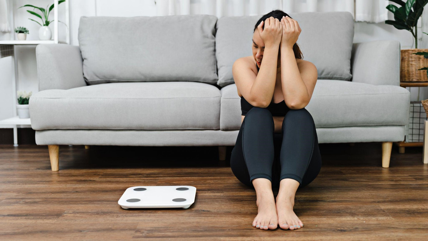 Tăng hoặc giảm cân bất ngờ có thể là dấu hiệu của bệnh tuyến giáp.