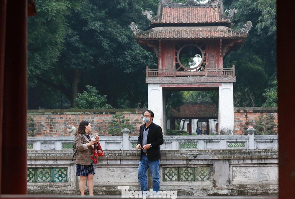 Việc mở cửa di tích trước đó được nêu trong hướng dẫn số 3862/HD-BVHTTDL ngày 18/10/2021 của Bộ VHTTDL; Kế hoạch 243/KH-UBND ngày 29/10/2021 của UBND TP; văn bản số 157/HD-SVHTT ngày 9/11/2021 của Sở VHTT hướng dẫn thực hiện quy định tạm thời thích ứng an toàn, linh hoạt, kiểm soát hiệu quả dịch COVID-19 trong hoạt động văn hóa, thể thao trên địa bàn TP Hà Nội và các quy định có liên quan.