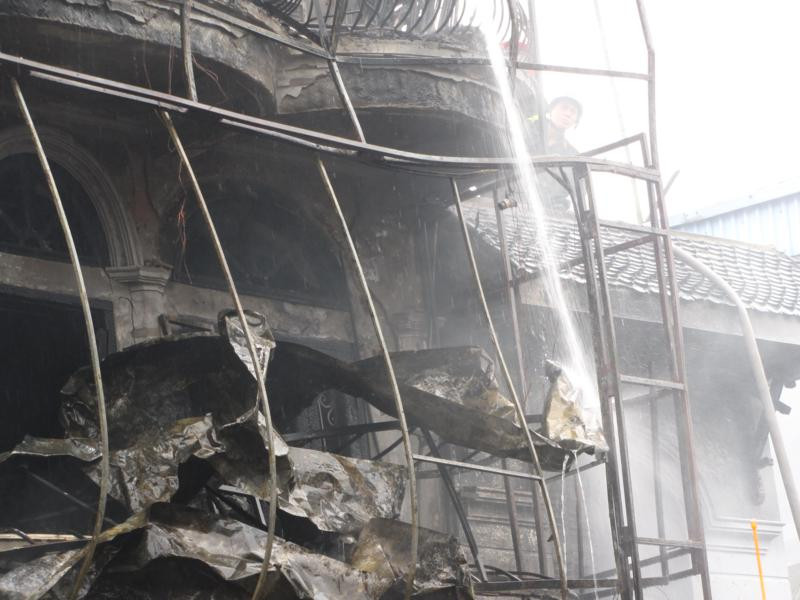 Toàn bộ ngôi nhà bị thiêu rụi trong chốc lát