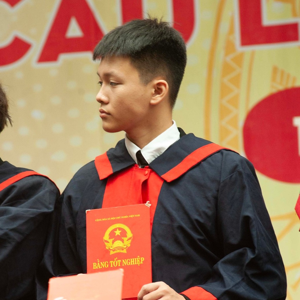 Hoàng Anh mong bài làm cũng "trộm vía" và suôn sẻ như lúc ôn tập. Ảnh: NVCC