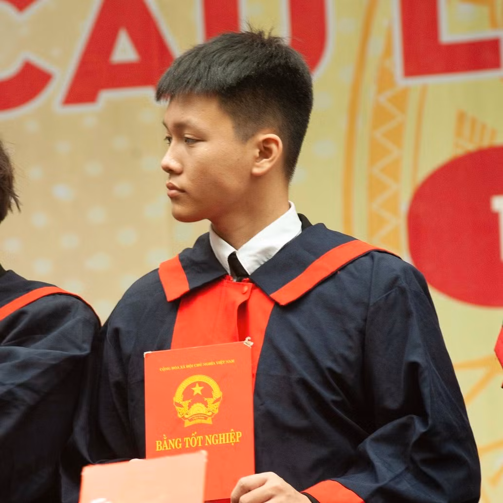 Hoàng Anh mong bài làm cũng "trộm vía" và suôn sẻ như lúc ôn tập. Ảnh: NVCC