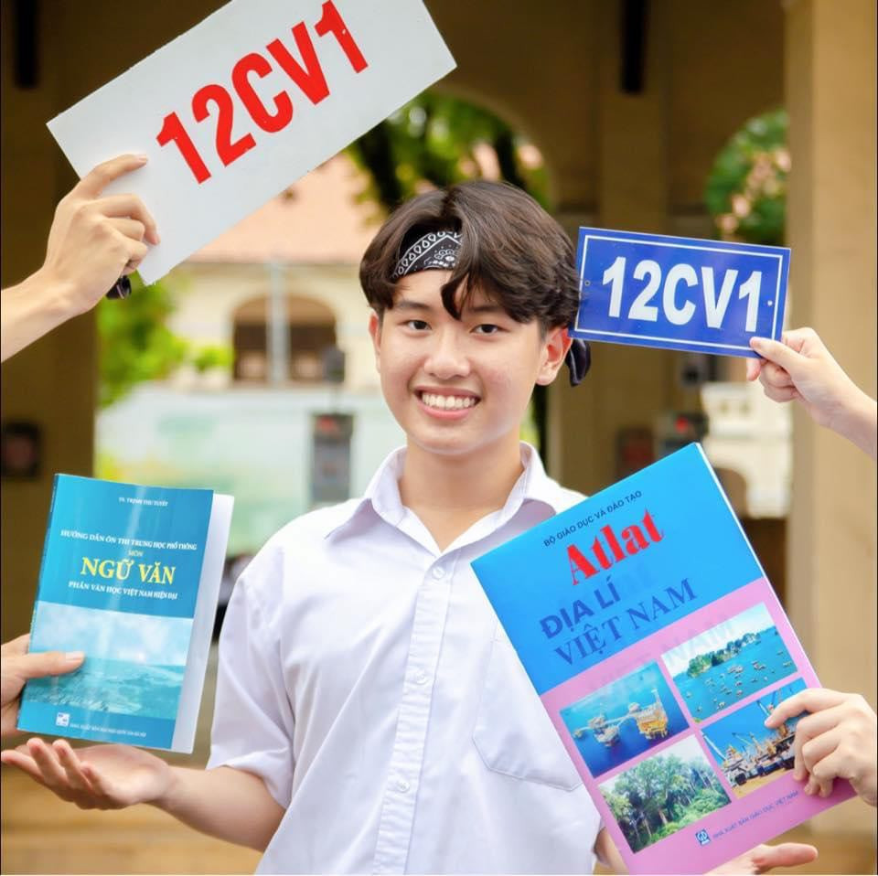 Trọng Đoàn chia sẻ kinh nghiệm rằng teen cần chú ý và dành thời gian phân tích mọi câu chữ trong đề để vận dụng vào bài thi. Trọng Đoàn chia sẻ kinh nghiệm rằng teen cần chú ý và dành thời gian phân tích mọi câu chữ trong đề để vận dụng vào bài thi.