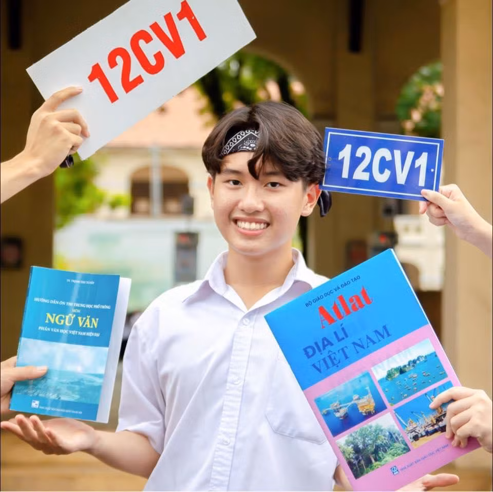Trọng Đoàn chia sẻ kinh nghiệm rằng teen cần chú ý và dành thời gian phân tích mọi câu chữ trong đề để vận dụng vào bài thi.