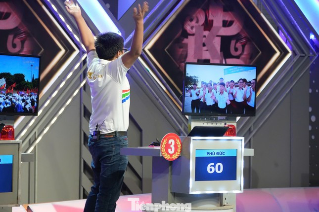 Phú Đức giành trọn 60 điểm ở phần Khởi động Cá nhân. Phú Đức giành trọn 60 điểm ở phần Khởi động Cá nhân.