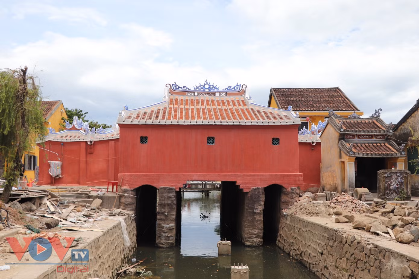 Di tích chùa cầu trùng tu theo nguyên tắc tôn trọng lịch sử, "không làm giả". Ảnh: VOV.