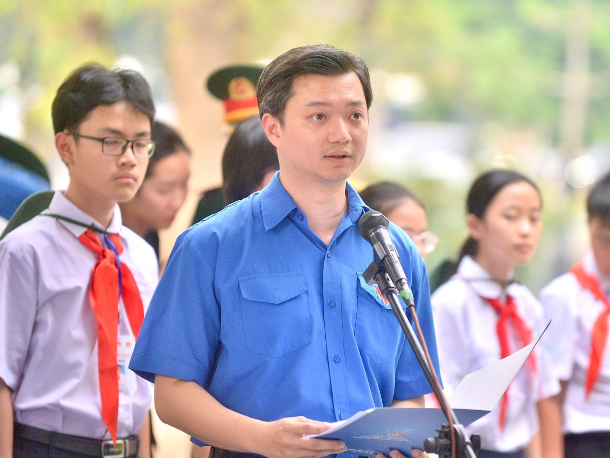 Trong bài phát biểu, đồng chí Nguyễn Minh Triết khẳng định, tuổi trẻ cả nước đều hướng về Điện Biên Phủ.