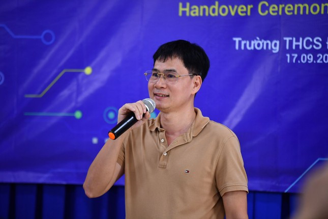 Nhà báo Lý Thành Tâm hy vọng đây sẽ là động lực để các bạn học sinh tiếp tục vươn lên, nỗ lực học tập. Nhà báo Lý Thành Tâm hy vọng đây sẽ là động lực để các bạn học sinh tiếp tục vươn lên, nỗ lực học tập.