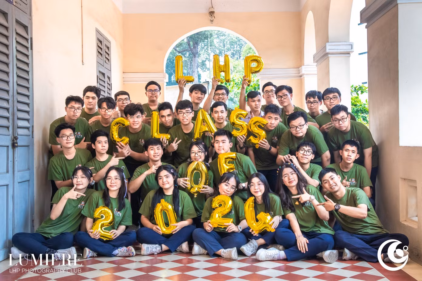 Khoảnh khắc nhận tin vui, Thái Dương cùng toàn thể lớp 12CT1 đã "ăn mừng" ngay tại lớp. Ảnh: Fanpage Đồng Khởi Lê Hồng Phong. Khoảnh khắc nhận tin vui, Thái Dương cùng toàn thể lớp 12CT1 đã "ăn mừng" ngay tại lớp. Ảnh: Fanpage Đồng Khởi Lê Hồng Phong.