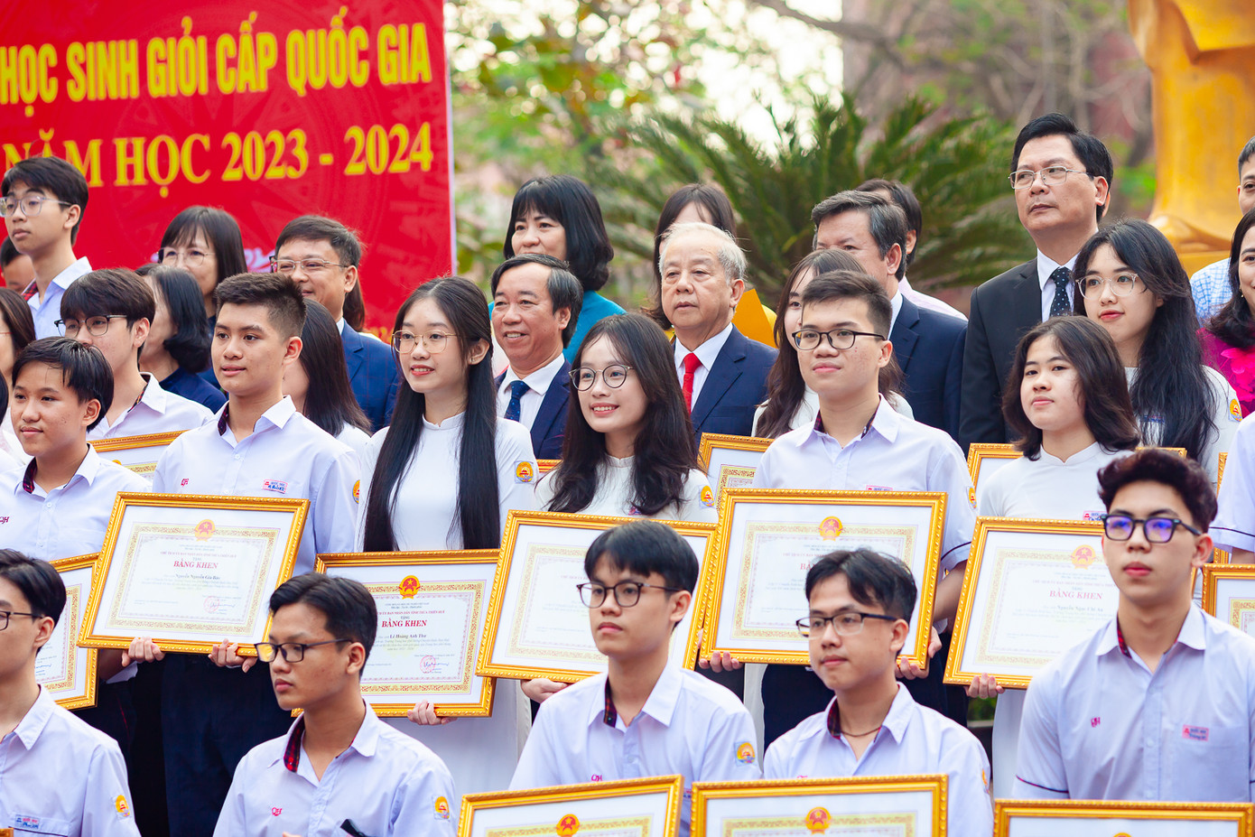Trong kỳ thi chọn Học sinh giỏi Quốc gia 2024, Thừa Thiên - Huế có 74/93 học sinh dự thi đạt giải, toàn bộ học sinh đạt giải đều là học sinh trường THPT chuyên Quốc học Huế. - Ảnh: Toàn Nguyễn