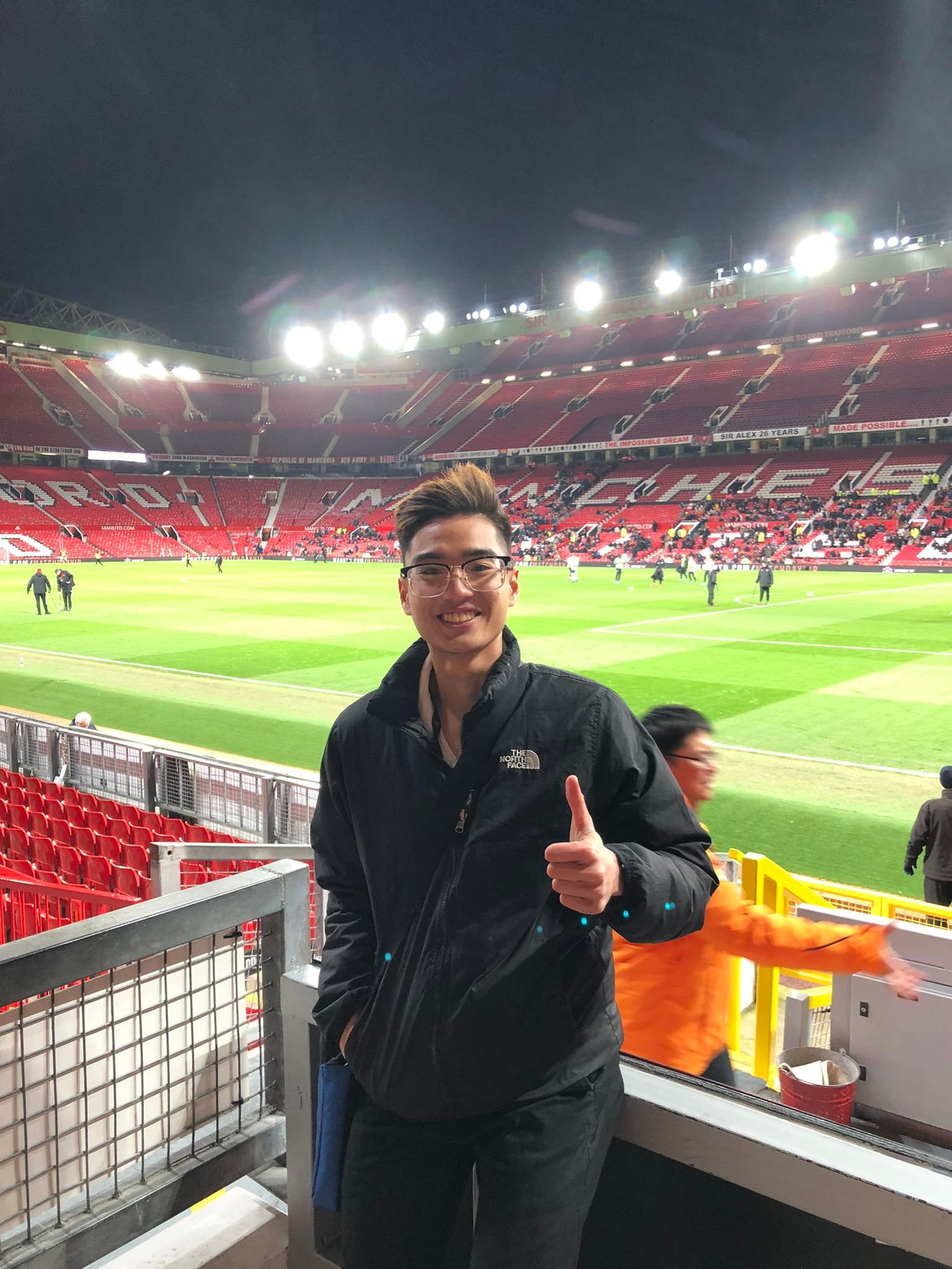 Khi có cơ hội du học, Sergio không ngần ngaị chọn Anh - "quê hương" của đội bóng yêu thích. Khi có cơ hội du học, Sergio không ngần ngaị chọn Anh - "quê hương" của đội bóng yêu thích.