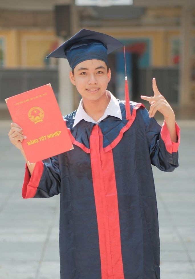 Huy Bá sẽ nhập học vào ngôi trường chuyên duy nhất tại Đà Nẵng. Huy Bá sẽ nhập học vào ngôi trường chuyên duy nhất tại Đà Nẵng.