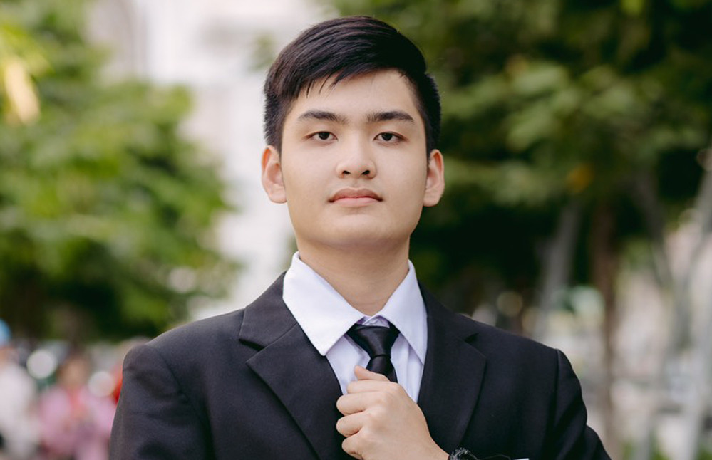 Trong kỳ thi Học sinh giỏi cấp Thành phố, nam sinh Trần chuyên cũng là thủ khoa môn Toán với điểm tuyệt đối 20/20. Trong kỳ thi Học sinh giỏi cấp Thành phố, nam sinh Trần chuyên cũng là thủ khoa môn Toán với điểm tuyệt đối 20/20.