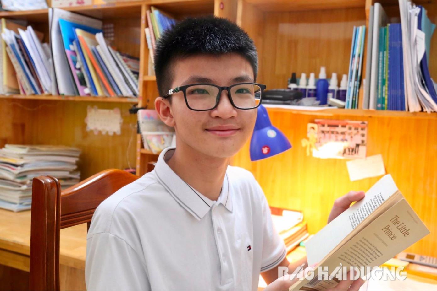 Tương tự như thủ khoa tỉnh Nam Định, Anh Quân chọn học tại một trường THPT thường, thay vì trường chuyên. Ảnh: Báo Hải Dương. Tương tự như thủ khoa tỉnh Nam Định, Anh Quân chọn học tại một trường THPT thường, thay vì trường chuyên. Ảnh: Báo Hải Dương.