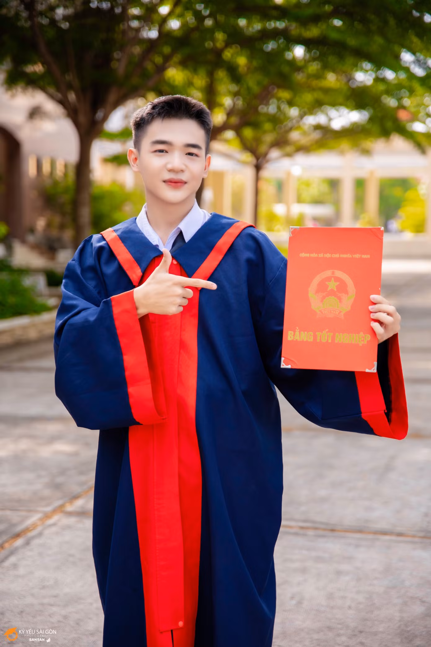Văn Ngoan chúc các sĩ tử "tâm bất biến" giữa đề thi vạn biến. Văn Ngoan chúc các sĩ tử "tâm bất biến" giữa đề thi vạn biến.
