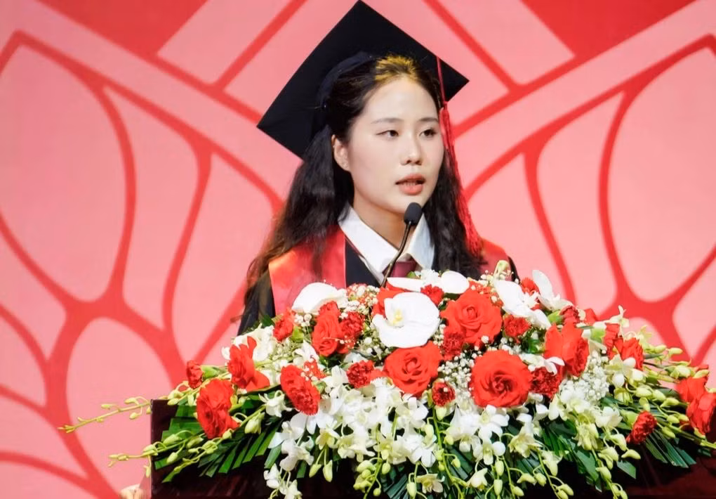 Cô nàng cũng là đại diện sinh viên phát biểu tại buổi lễ tốt nghiệp của "Harvard Việt Nam".