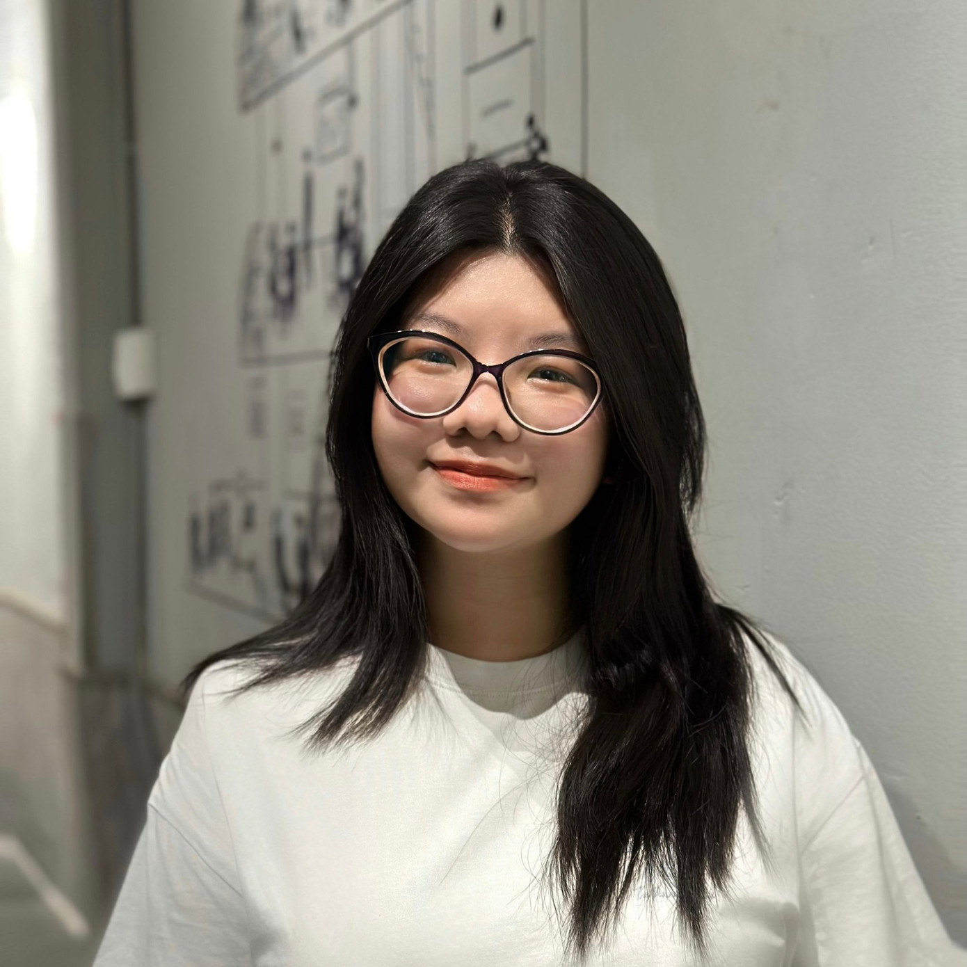 Vừa trú nắng vừa nâng cao tinh thần học bài, Khánh Hà chọn &quot;đóng họ&quot; cho các quán quen.