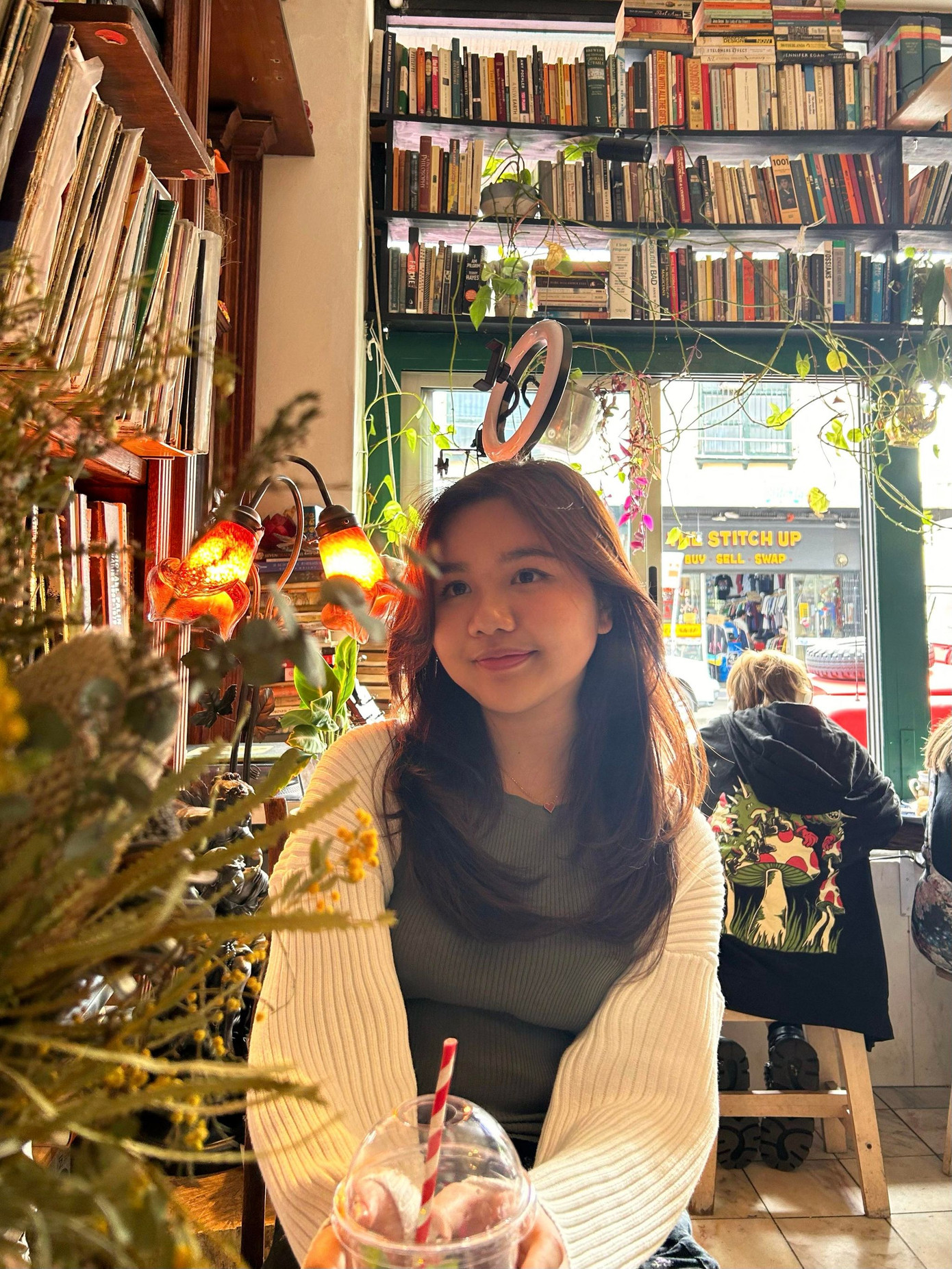 Minh Hạnh hi vọng teen 2K9 sẽ không bị "kéo" điểm bởi điểm thi của ba môn bắt buộc. Minh Hạnh hi vọng teen 2K9 sẽ không bị "kéo" điểm bởi điểm thi của ba môn bắt buộc.