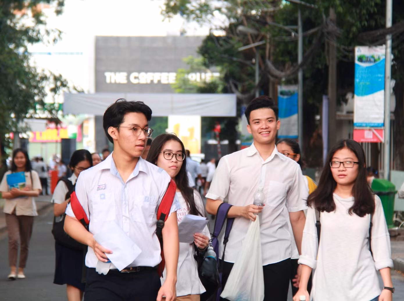 Việc lựa chọn tham gia nhiều kỳ thi như một cách để teen "chắc suất" vào ĐH phù hợp.