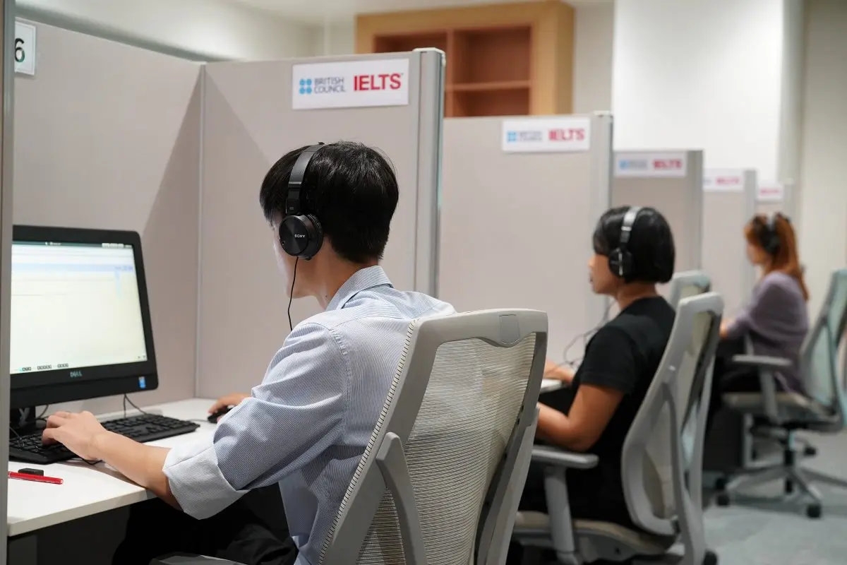 OSR hiện chỉ áp dụng đối với hình thức thi trên máy, không áp dụng đối với hình thức thi IELTS trên giấy. OSR hiện chỉ áp dụng đối với hình thức thi trên máy, không áp dụng đối với hình thức thi IELTS trên giấy.