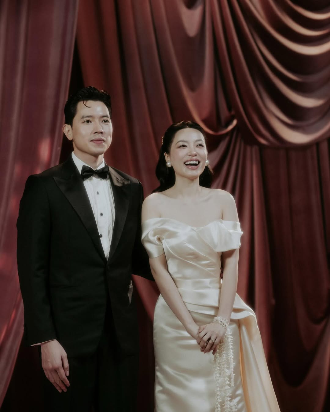 Ảnh cưới của cả hai liên tục nhận "bão tim" từ netizen vì quá điện ảnh! Ảnh: IGNV. Ảnh cưới của cả hai liên tục nhận "bão tim" từ netizen vì quá điện ảnh! Ảnh: IGNV.