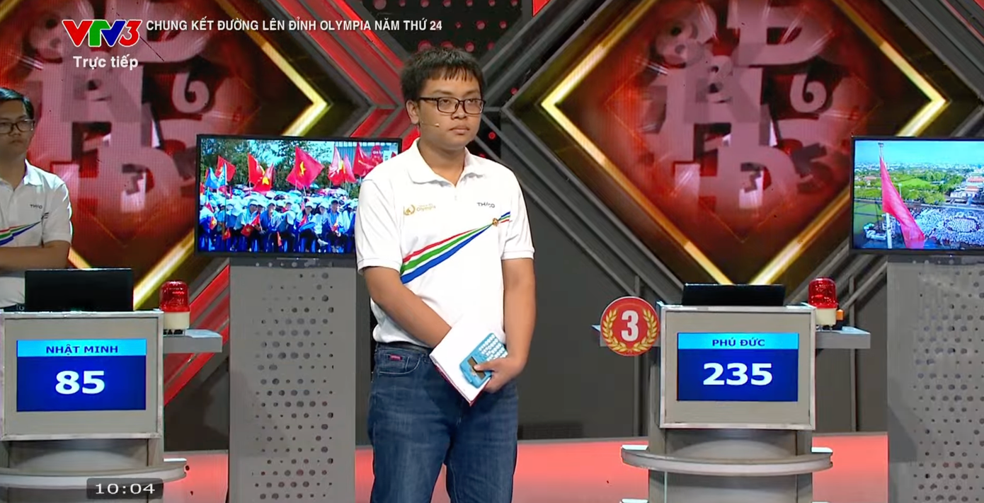 Dù không quá thuận lợi trong phần thi Về đích, nam sinh chuyên Quốc học Huế vẫn dẫn đầu đoàn leo núi. Dù không quá thuận lợi trong phần thi Về đích, nam sinh chuyên Quốc học Huế vẫn dẫn đầu đoàn leo núi.