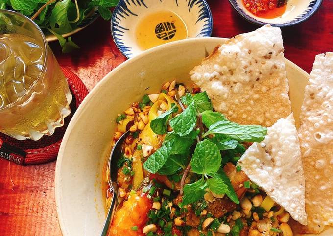 Món ăn đặc sản xứ Quảng khiến nhiều "u mê" bởi sợi mì dày dặn, ăn kèm nước dùng đậm đà. Món ăn đặc sản xứ Quảng khiến nhiều "u mê" bởi sợi mì dày dặn, ăn kèm nước dùng đậm đà.