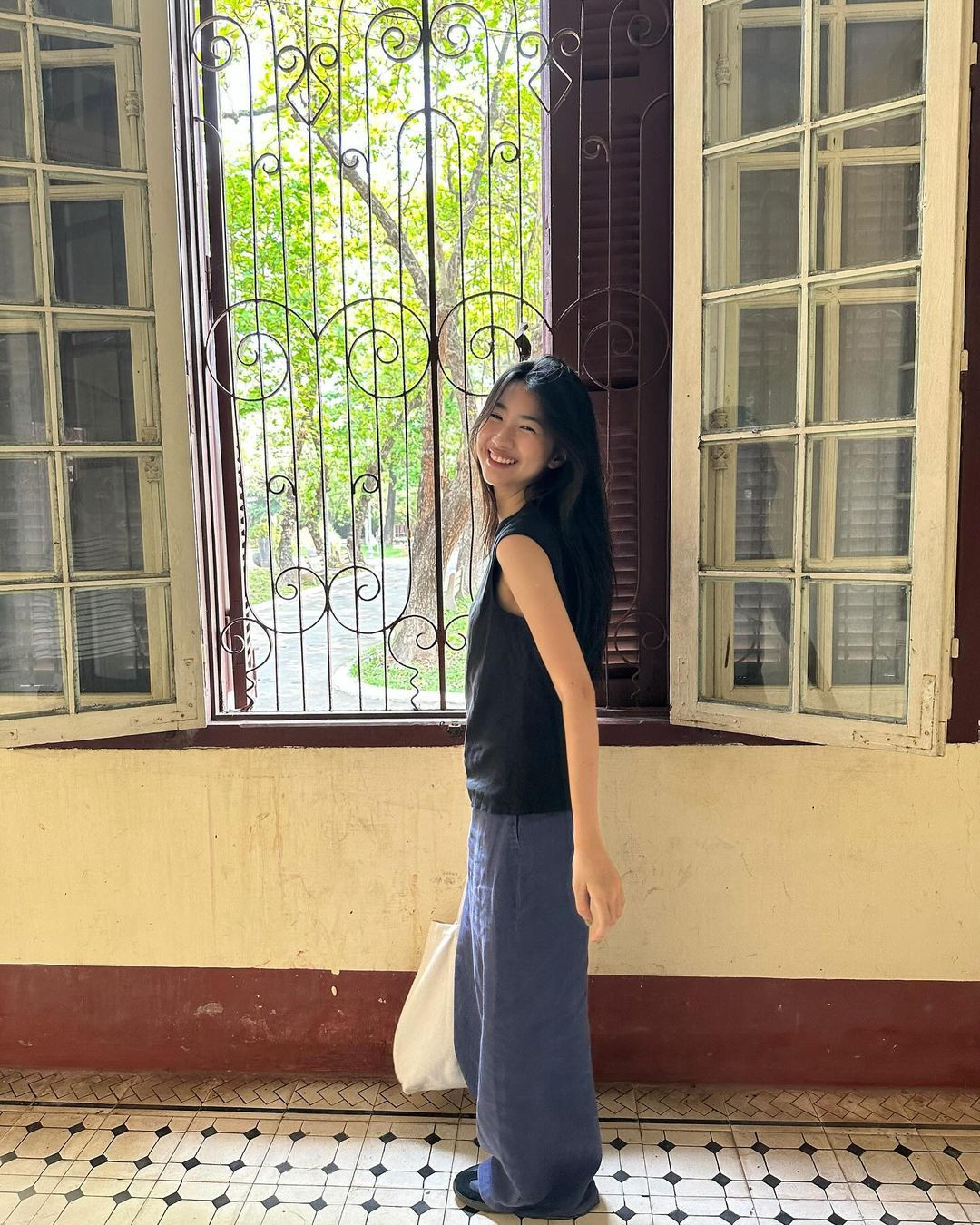 Kể cả hình ảnh đăng tải, Hà Thi cũng chỉ đề cao sự thoải mái trong việc chia sẻ cuộc sống hằng ngày. Kể cả hình ảnh đăng tải, Hà Thi cũng chỉ đề cao sự thoải mái trong việc chia sẻ cuộc sống hằng ngày.