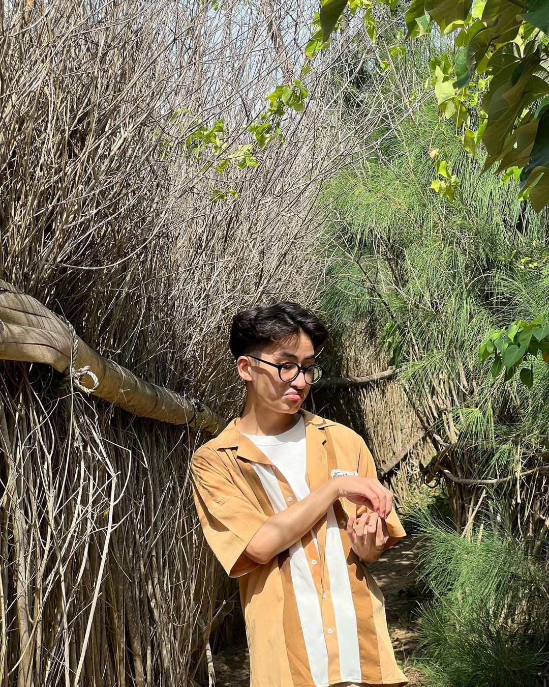 Có gì chia sẻ đó, "ngớ ngẩn" hay "điên" xíu cũng vẫn là phong cách cá nhân của Đình An. Có gì chia sẻ đó, "ngớ ngẩn" hay "điên" xíu cũng vẫn là phong cách cá nhân của Đình An.