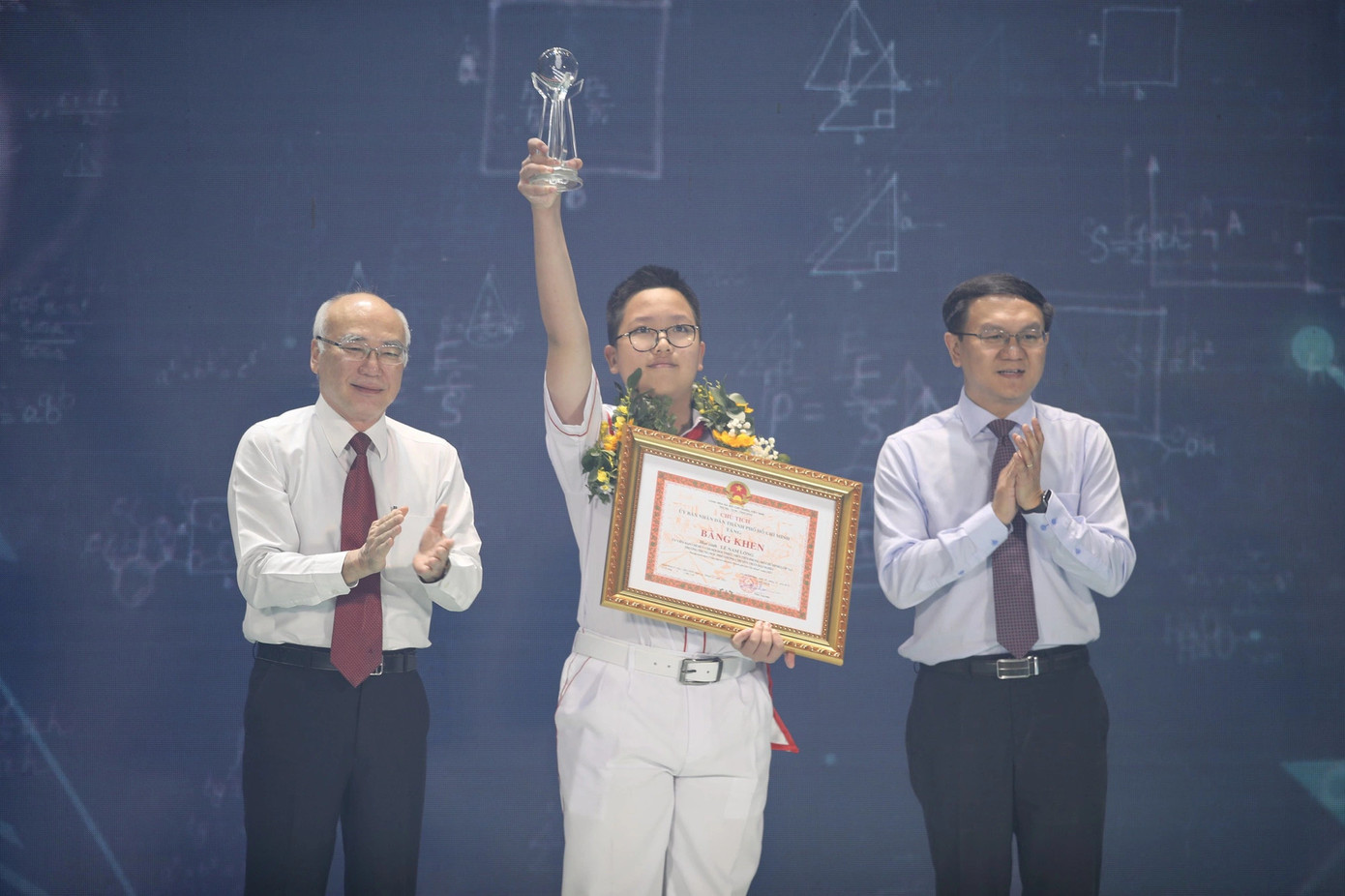 TP.HCM vinh danh 14 công dân trẻ tiêu biểu 2023 trong ngày đầu tiên của năm mới ảnh 4