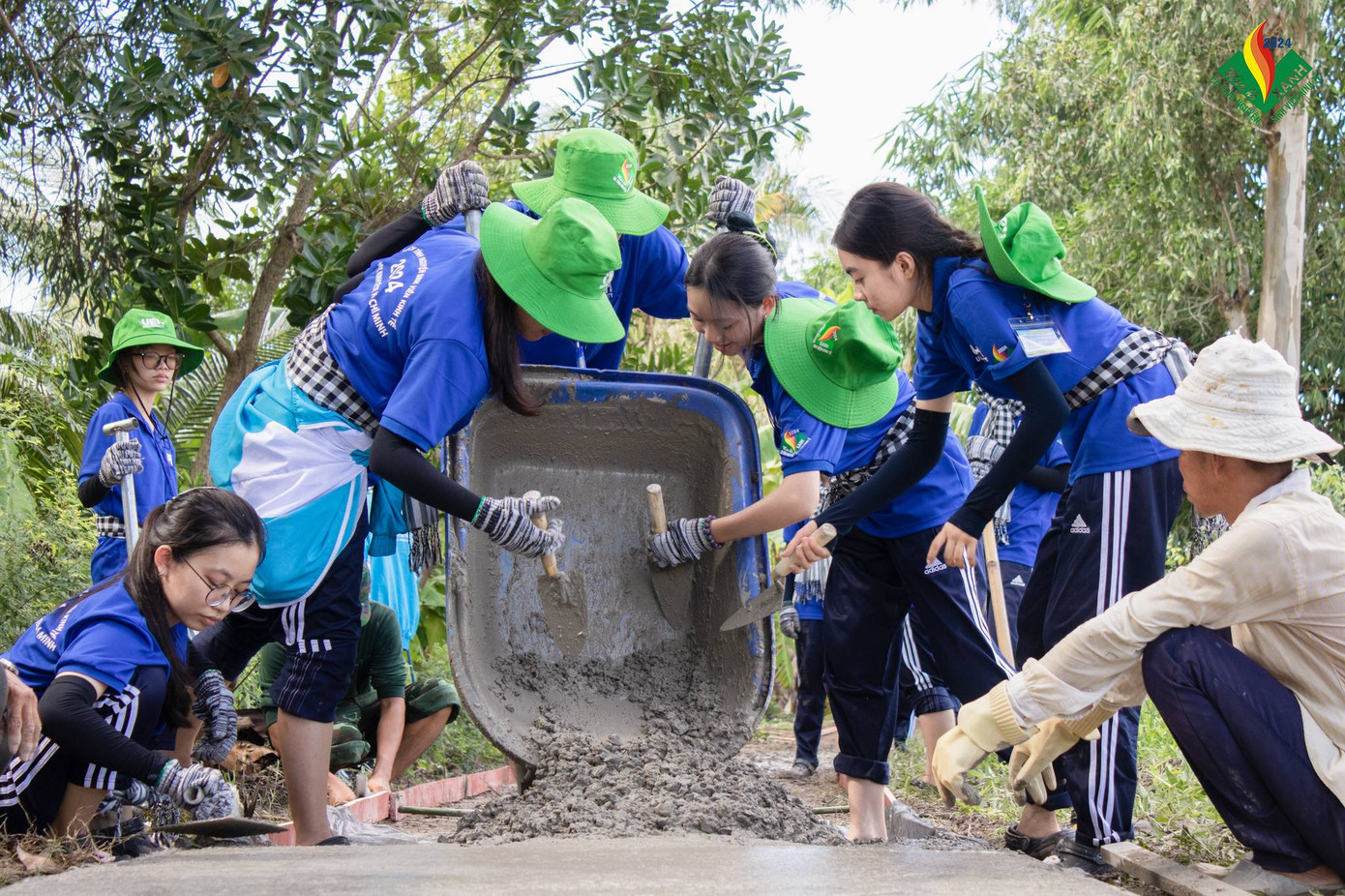 Trong các ngày tiếp theo, các chiến sĩ sẽ tiếp tuc thực hiện các dự án khác để hỗ trợ người dan địa phương. Trong các ngày tiếp theo, các chiến sĩ sẽ tiếp tuc thực hiện các dự án khác để hỗ trợ người dan địa phương.
