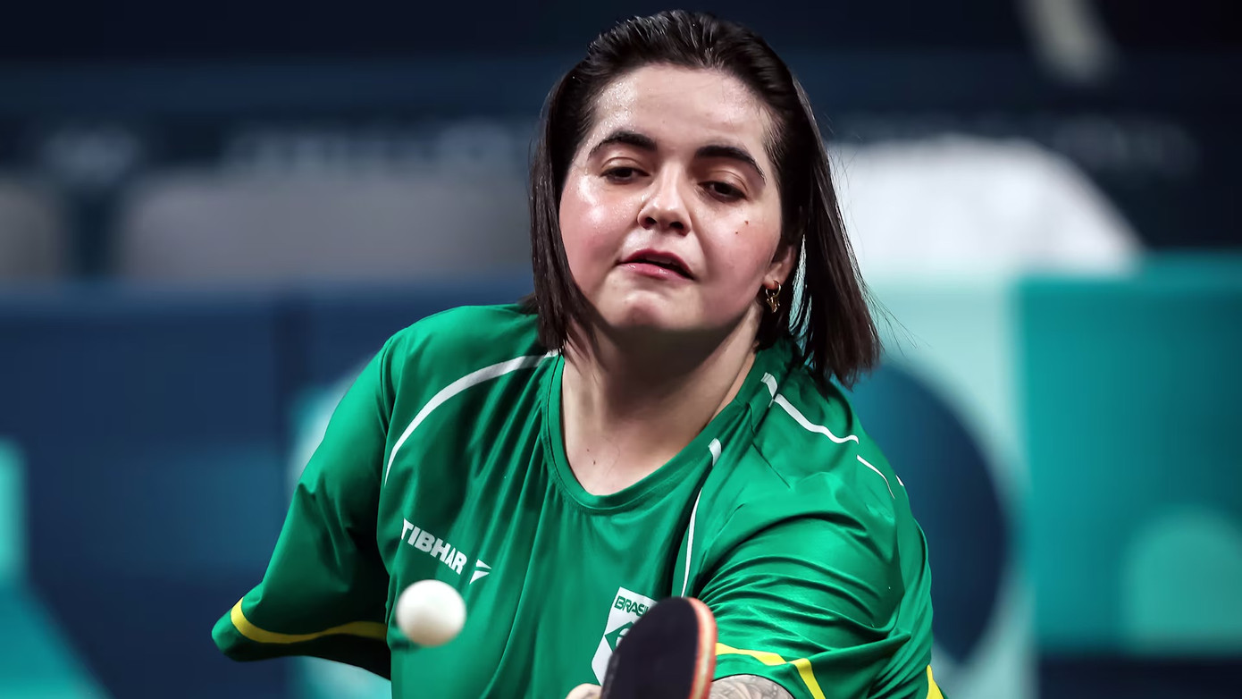 Cách Bruna Alexandre thi đấu khiến nhiều VĐV "ngả mũ" vì nghị lực phi thường. Ảnh: COB.