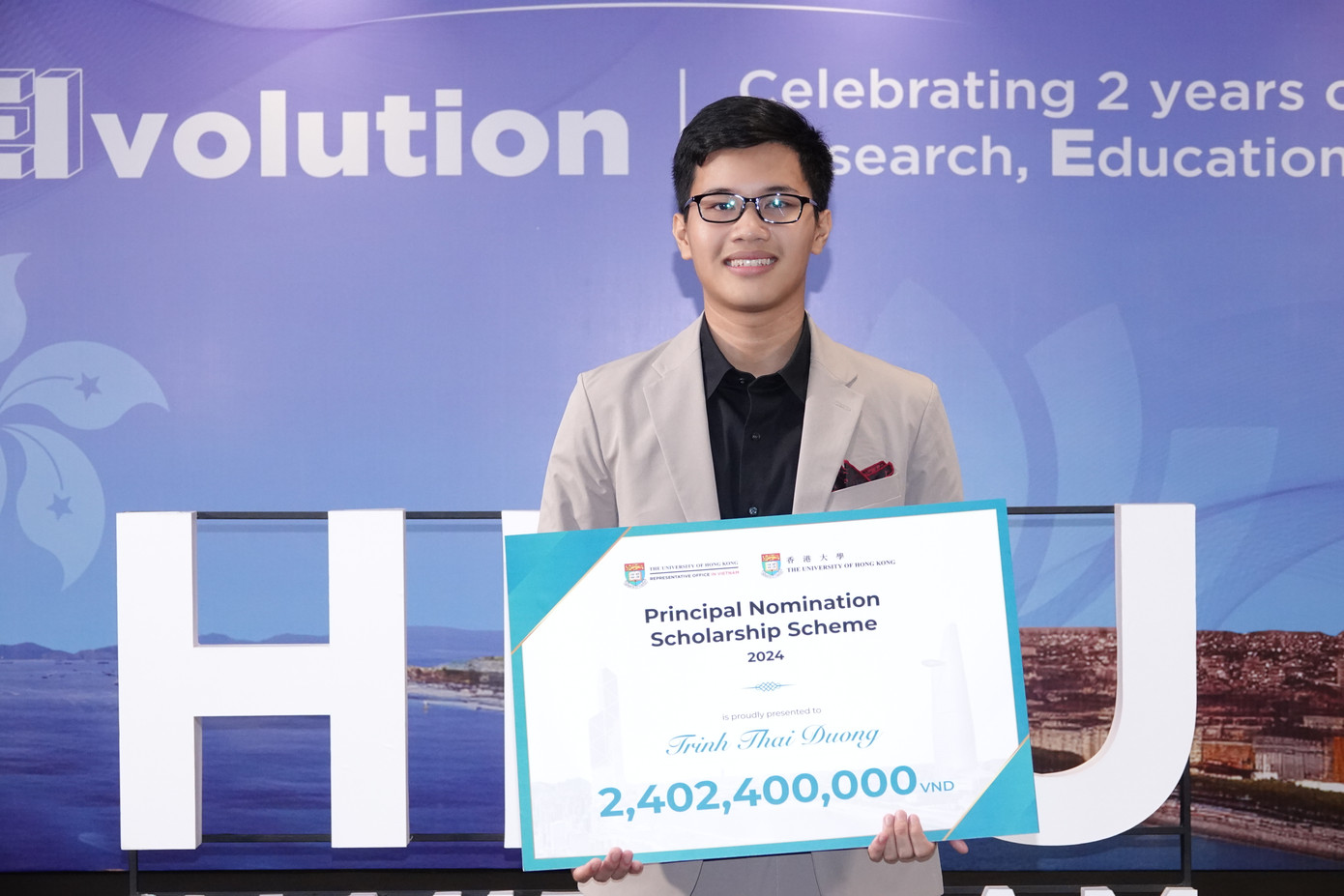 Kiên trì - Kết nối chính là thông điệp mà nam sinh muốn gửi gắm đến các teen đang tìm kiếm học bổng du học.